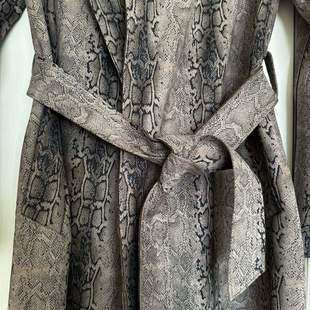 Women’s Snakeskin Trench Coat Jacket - Picture 5 of 7